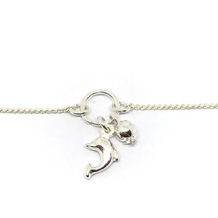 Pulsera con bolita y delfin colgantes