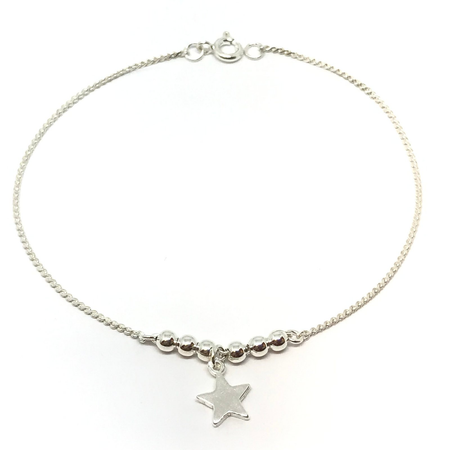 Pulsera con bolitas y estrella colgante