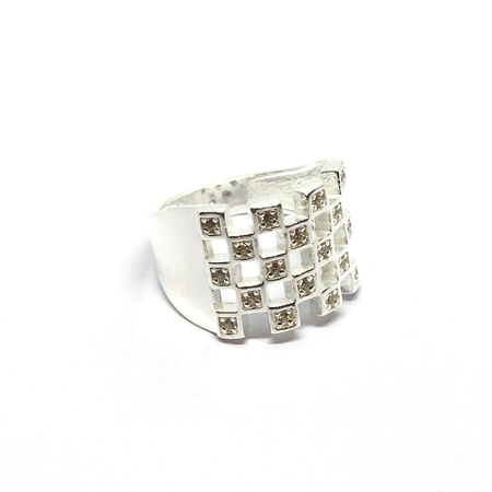 Anillo estilo cuadriculado con cubic