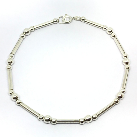 Pulsera con bolitas y tubos combinadas