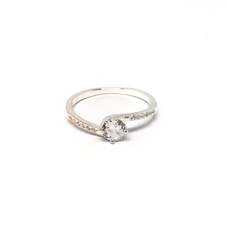 Anillo estilo solitario con cubic