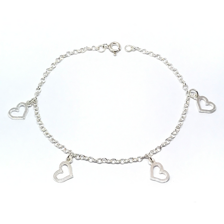 Pulsera con corazones colgantes