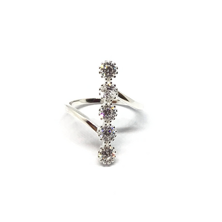 Anillo con 5 cubics en vertical