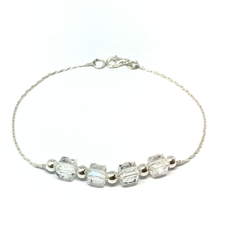 Pulsera con piedras cuadradas y bolitas en colores varios
