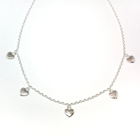 Gargantilla con cadena extensible y corazones colgantes nuevo