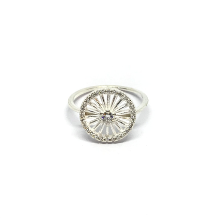 Anillo redondo con diseño y cubic