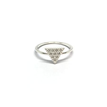 Anillo triangulo con cubic