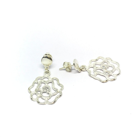 Aros colgantes de flor calada