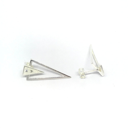Aros triangulares colgantes con cubic