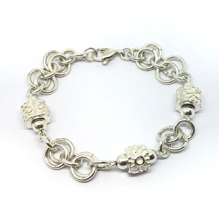 Pulsera con arandelas y apliques