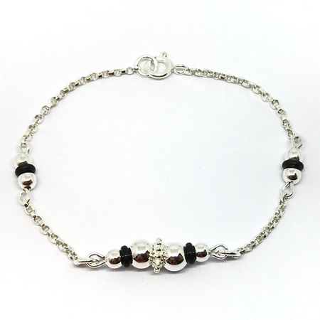 Pulsera combinada con bolitas y caucho
