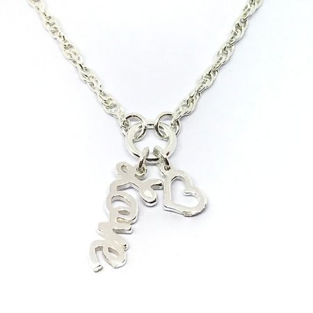 Pulsera con corazon y LOVE colgante