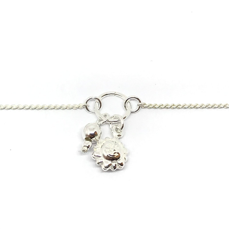 Pulsera con bolita y sol colgantes