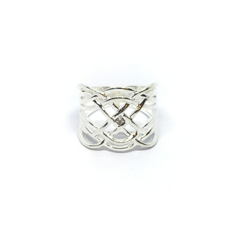 Anillo con diseño calado y cubic