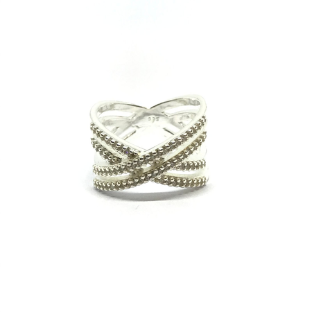 Anillo con cubic estilo cruzado