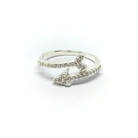 Anillo con flecha con cubic