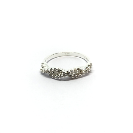 Anillo con cubic estilo trenzado
