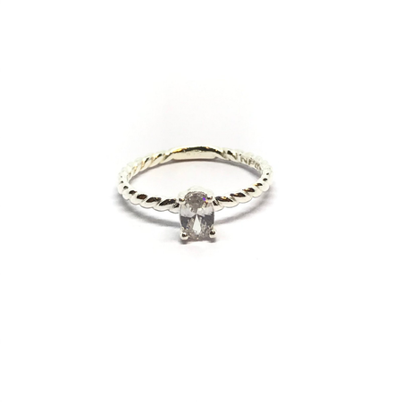 Anillo de cuerpo trabajado con cubic