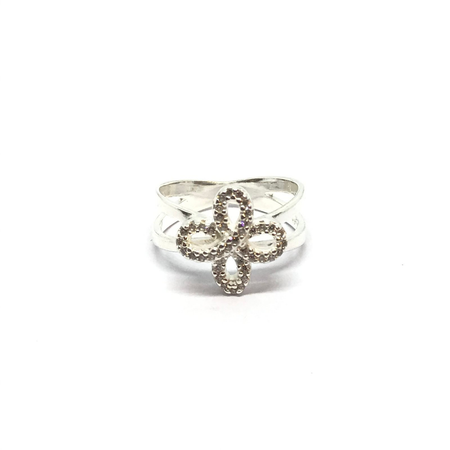 Anillo de trebol con cubic