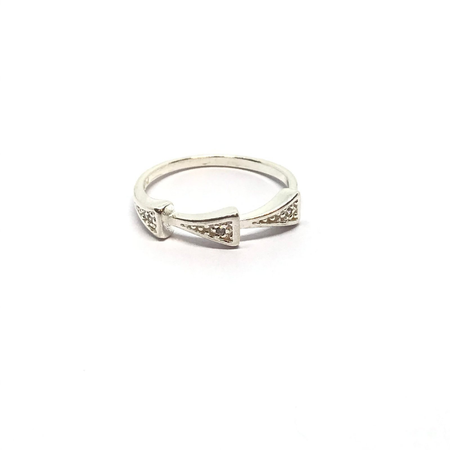 Anillo con diseño y cubic