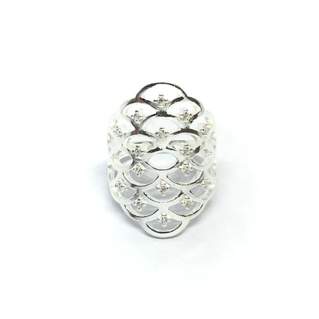 Anillo estilo rombo calado con cubics