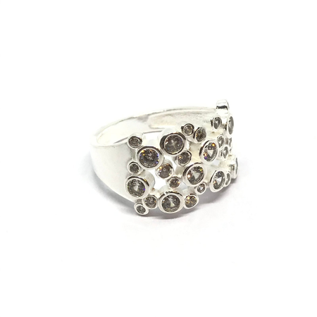 Anillo con cubics redondos estilo burbuja