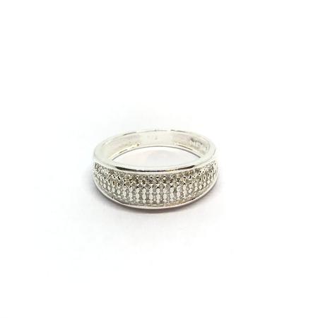 Anillo con diseño en cubic