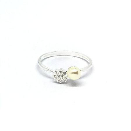 Anillo de flor con cubic y perla
