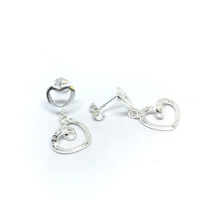 Corazones colgantes con cubic