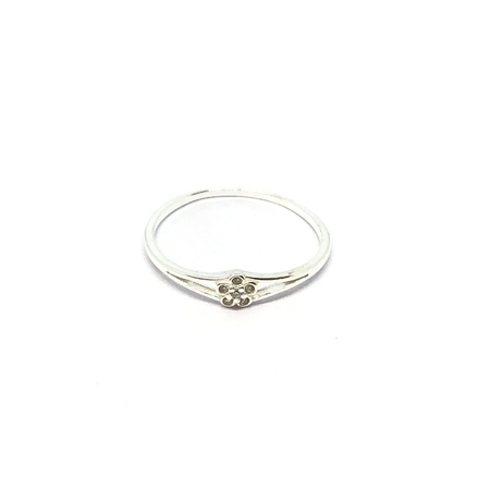 Anillo con flor en cubic