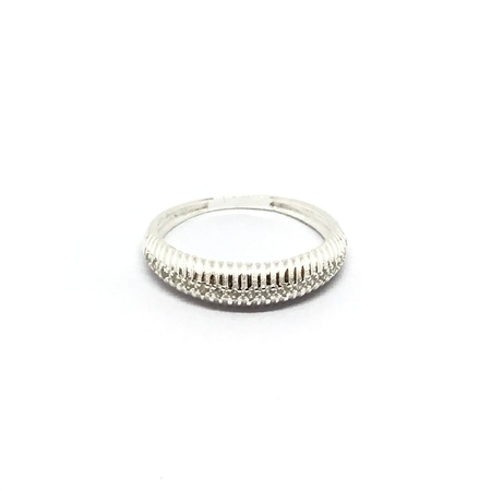 Anillo estilo medio sin fin con cubic