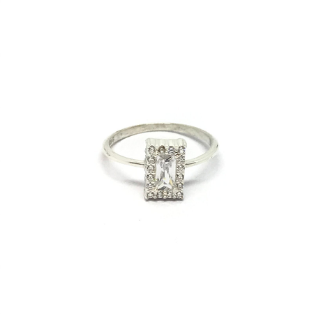 Anillo rectangular con cubic