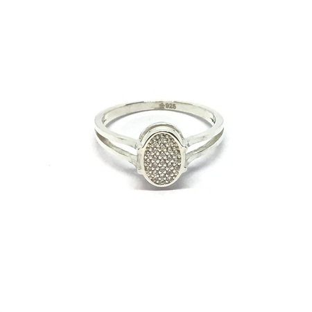 Anillo oval con cubic