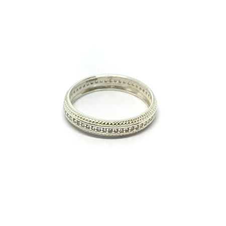 Anillo estilo sin fin con cubic todo alrededor