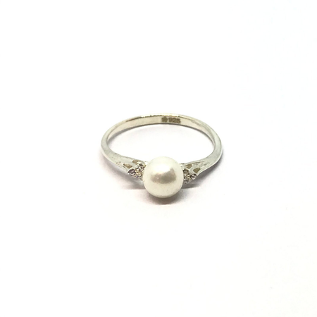 Anillo con perla y cubic