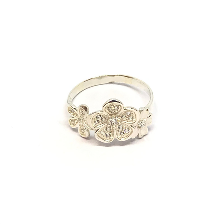 Anillo de flores con cubic