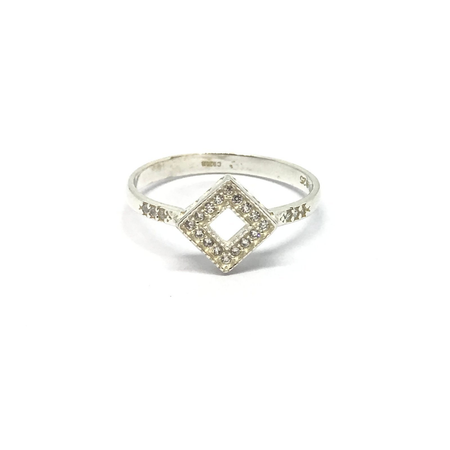 Anillo estilo rombo con cubic