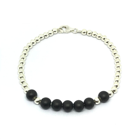 Pulseras con bolas y piedras