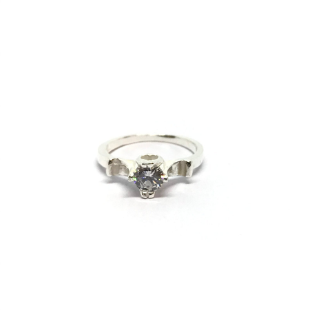 Anillo con cubic redondo