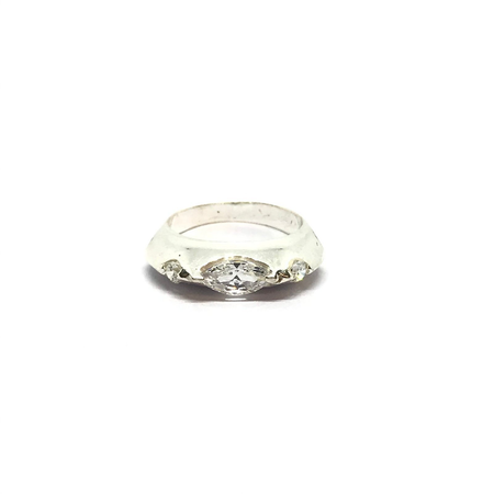 Anillo chato con combinacion de cubic