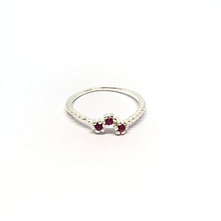 Anillo con triple flor con cubic en colores varios