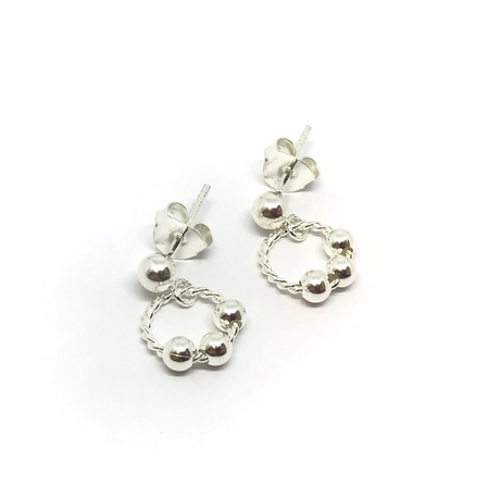 Aros colgantes con bolitas