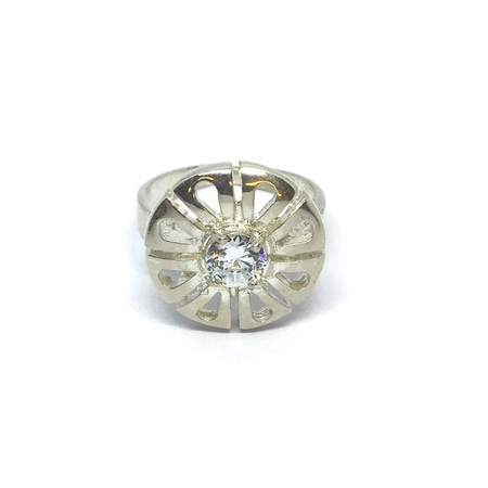 Anillo estilo flor con centro cubic