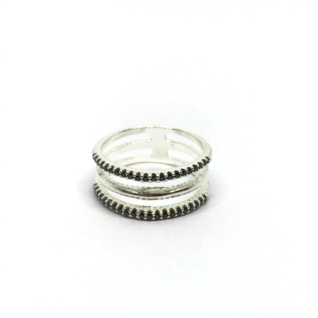 Anillo estilo triple con cubic