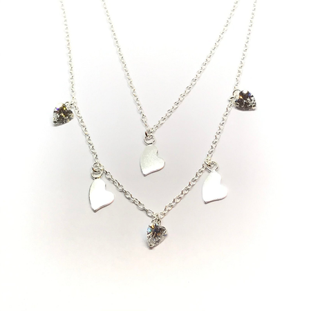 Gargantilla doble cadena con corazones colgantes y cubics con forma de corazon