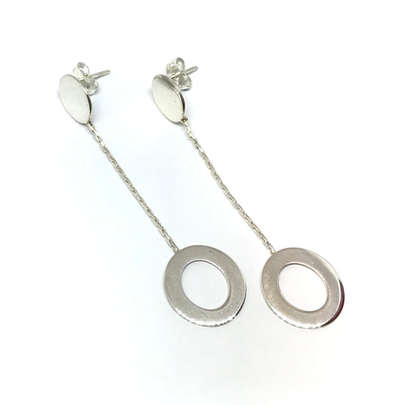 Aros colgantes largos combinados