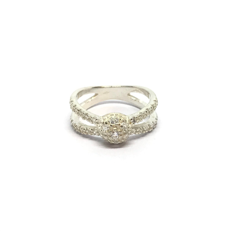 Anillo con cubics cruzado y bola de fuego central