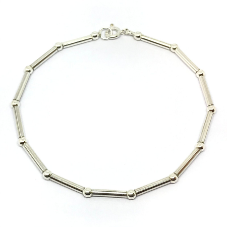 Pulsera con bolitas y tubos combinadas